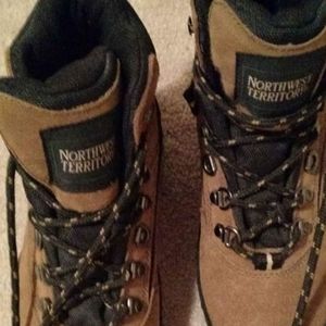 NW Territory Suede Hiking Boots in Brown/Black L/Uppers NWOT two sizes available
